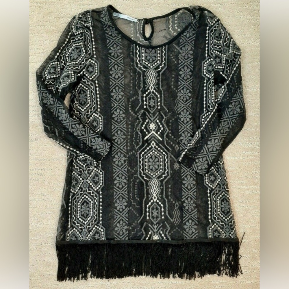 🩷. Maurices Black and White Geometric Fringe-Hem Tunic